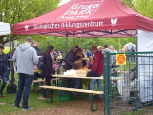 Schule Natur mit verschiedenen Bastelaktionen und Quiz zum Thema Bauernhof  