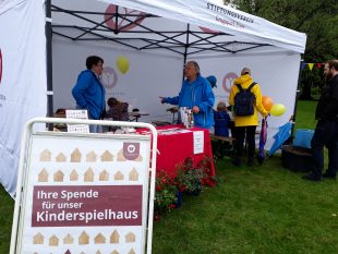 Der Erlös geht ins Kinderspielhaus 